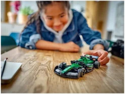 77245 Aston Martin Aramco F1® AMR24 racewagen