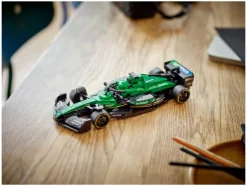 77245 Aston Martin Aramco F1® AMR24 racewagen