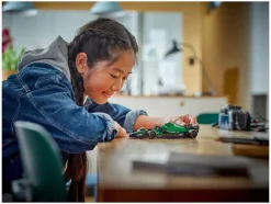 77245 Aston Martin Aramco F1® AMR24 racewagen