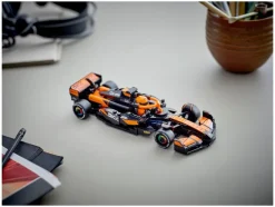77251 McLaren F1® Team MCL38 racewagen