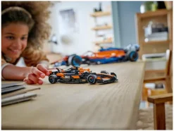 77251 McLaren F1® Team MCL38 racewagen