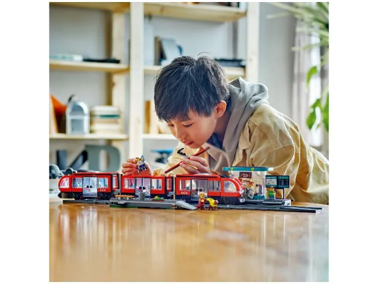 60423 Stadstram en station