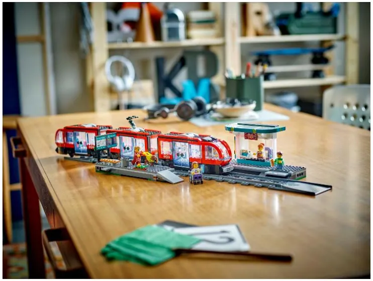 60423 Stadstram en station