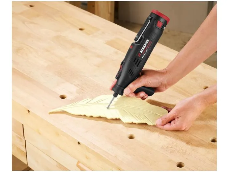 Accu-multitool 12 V met 2 Ah accu en 2,4 A lader