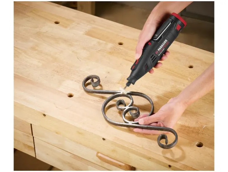 Accu-multitool 12 V met 2 Ah accu en 2,4 A lader