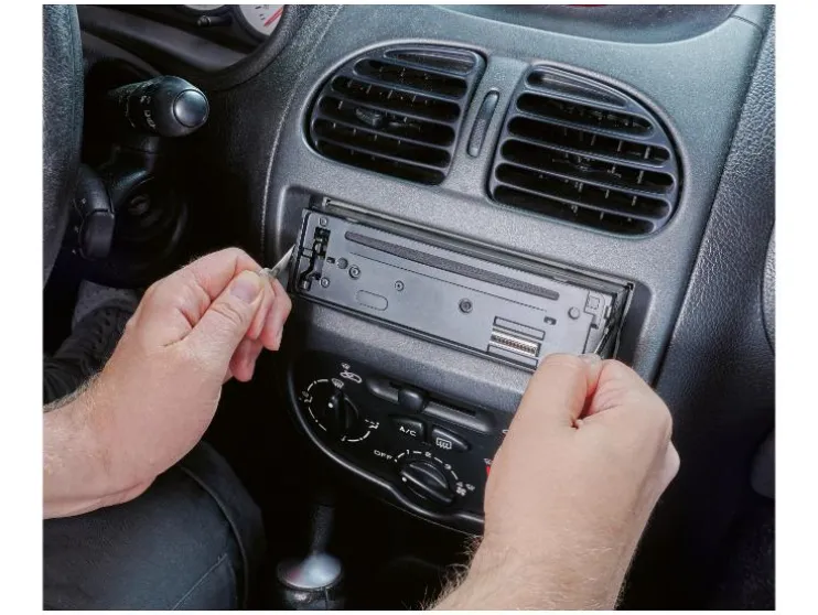 Auto demontagegereedschap of bevestigingsclips en tiewraps