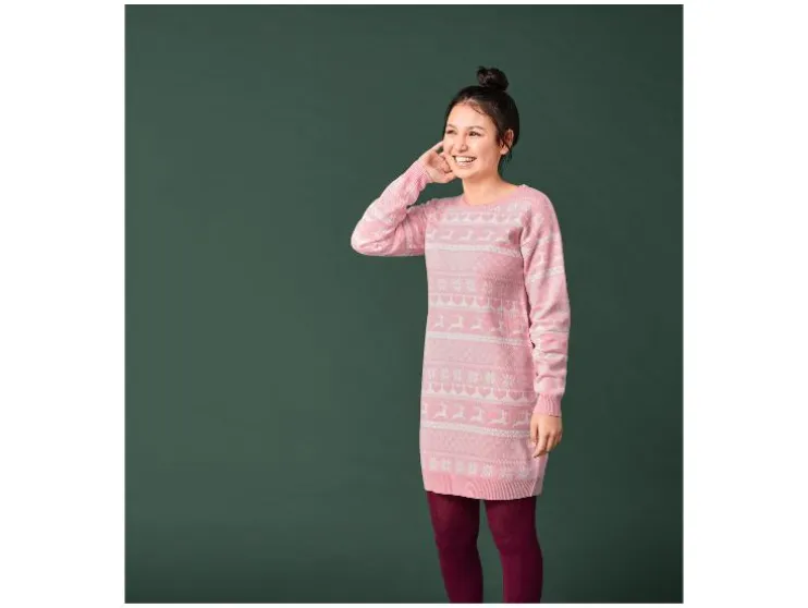 Feestelijk gebreid meisjesjurkje