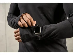 Heren sportshirt met smartwatch opening