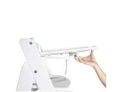 Houten kinderstoel met eetplank