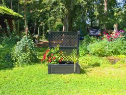 Plantenbak met klimrek