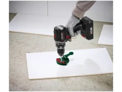 Tegelboren met centreerhulp